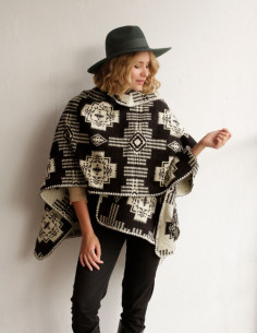 SIERRA BLACK| PONCHO 2